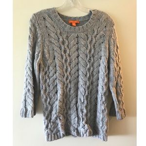 Gray scoop neck knit sweater